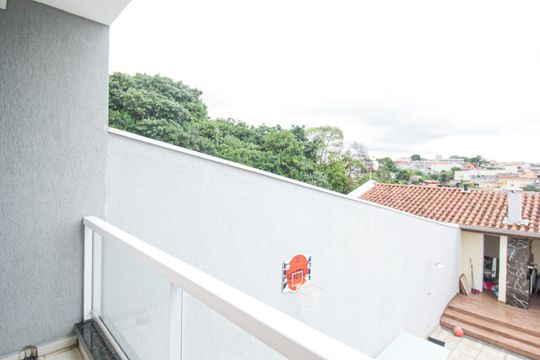 Sacada da suíte 2 de casa à venda com 3 quartos, 274m² em Vila Mangalot, São Paulo