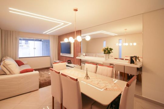 Casa à venda com 3 quartos, 274m² em Vila Mangalot, São Paulo