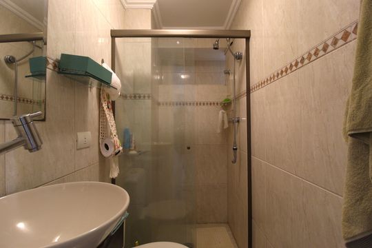 Banheiro Social de apartamento à venda com 2 quartos, 75m² em Itaim Bibi, São Paulo