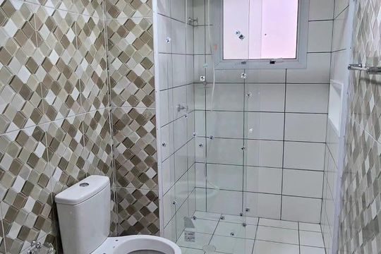 Banheiro de apartamento para alugar com 1 quarto, 49m² em Jardim da Laranjeira (Zona Leste), São Paulo