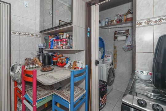 Cozinha de apartamento à venda com 2 quartos, 54m² em Jardim Sabará, Porto Alegre