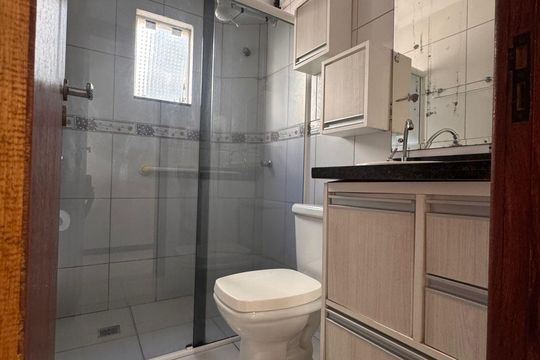 Banheiro de apartamento para alugar com 1 quarto, 42m² em Ingleses do Rio Vermelho, Florianópolis
