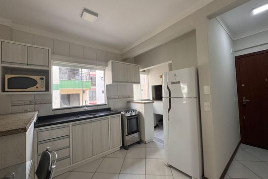 Cozinha de apartamento para alugar com 1 quarto, 42m² em Ingleses do Rio Vermelho, Florianópolis