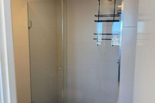 Banheiro de apartamento para alugar com 1 quarto, 40m² em Floresta, Porto Alegre