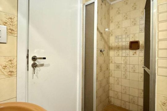 Banheiro de apartamento para alugar com 1 quarto, 27m² em Sarandi, Porto Alegre