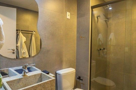 Banheiro de apartamento para alugar com 1 quarto, 35m² em Mont’Serrat, Porto Alegre