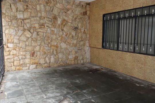 Garagem de casa para alugar com 3 quartos, 100m² em Vila Margarida, São Paulo