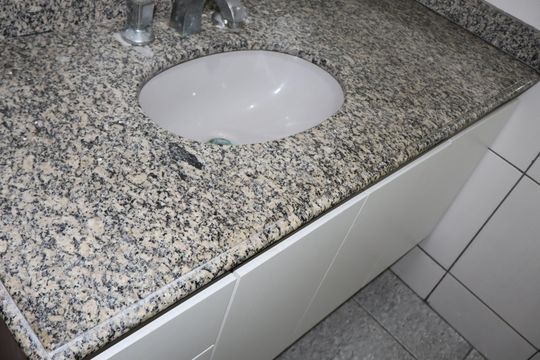 Banheiro de casa para alugar com 3 quartos, 100m² em Vila Margarida, São Paulo