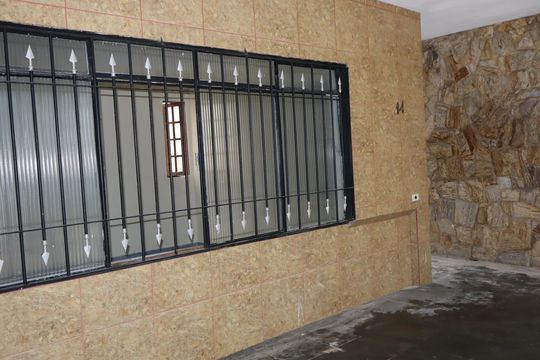 Garagem de casa para alugar com 3 quartos, 100m² em Vila Margarida, São Paulo