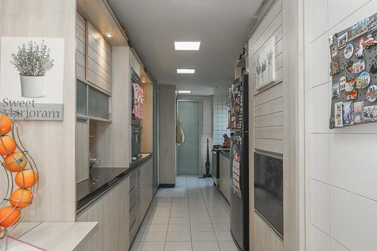 Cozinha de apartamento à venda com 2 quartos, 200m² em Passo D’areia, Porto Alegre