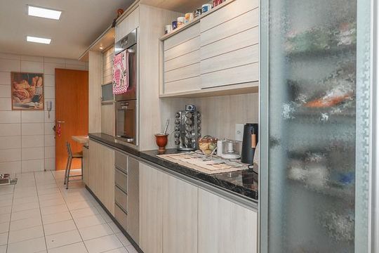 Cozinha de apartamento à venda com 2 quartos, 200m² em Passo D’areia, Porto Alegre
