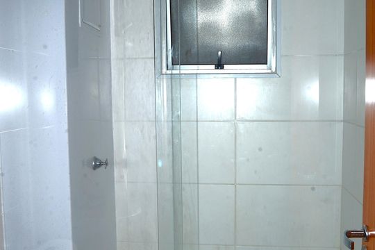 Banheiro de apartamento à venda com 2 quartos, 49m² em Goiânia, Belo Horizonte