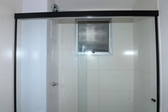 Banheiro de apartamento à venda com 2 quartos, 49m² em Goiânia, Belo Horizonte