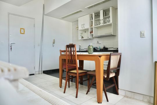 Sala  de apartamento à venda com 2 quartos, 75m² em Savassi, Belo Horizonte