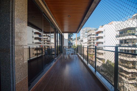 Varanda de apartamento à venda com 4 quartos, 218m² em Tijuca, Rio de Janeiro
