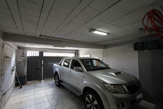 Garagem de casa à venda com 3 quartos, 510m² em Vista Alegre, Belo Horizonte