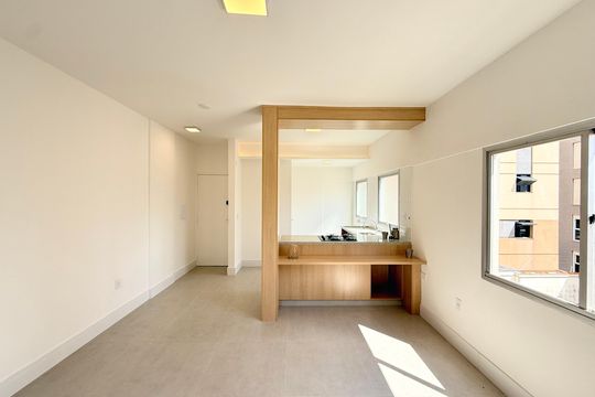 Sala de apartamento à venda com 1 quarto, 43m² em Cambuí, Campinas