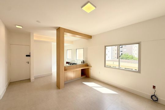 Sala de apartamento à venda com 1 quarto, 43m² em Cambuí, Campinas
