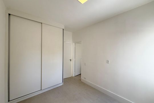 Quarto de apartamento à venda com 1 quarto, 43m² em Cambuí, Campinas