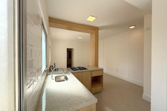 Cozinha de apartamento à venda com 1 quarto, 43m² em Cambuí, Campinas
