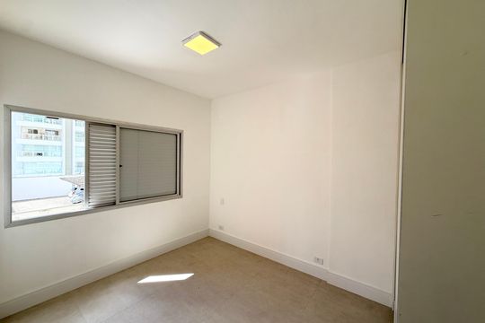 Quarto de apartamento à venda com 1 quarto, 43m² em Cambuí, Campinas