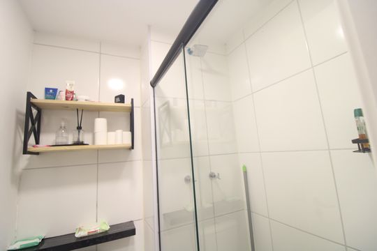 Banheiro de apartamento à venda com 2 quartos, 38m² em Vila Isa, São Paulo