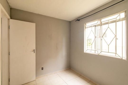 Quarto 2 de apartamento para alugar com 2 quartos, 45m² em Santa Cândida, Curitiba