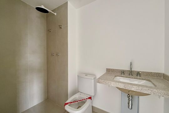Banheiro de kitnet/studio à venda com 1 quarto, 25m² em Santo Amaro, São Paulo