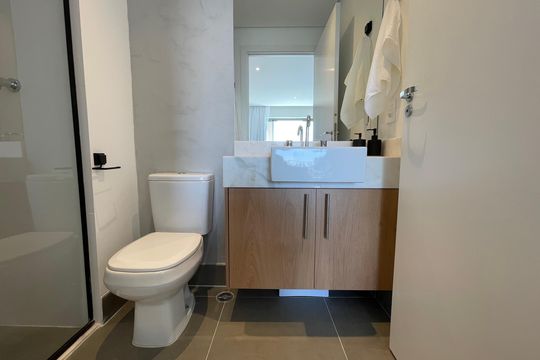 Banheiro de kitnet/studio para alugar com 1 quarto, 35m² em Butantã, São Paulo