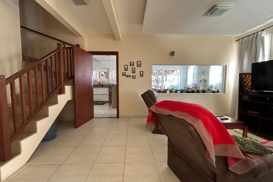 Sala de casa de condomínio para alugar com 4 quartos, 284m² em Morro das Pedras, Florianópolis