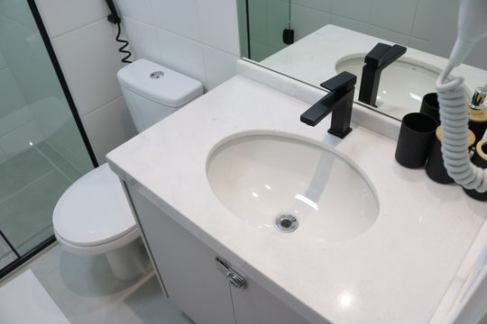 Banheiro de kitnet/studio para alugar com 1 quarto, 26m² em Água Branca, São Paulo