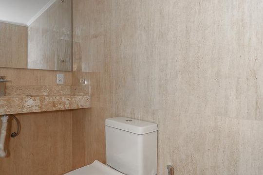 Banheiro Social de apartamento para alugar com 3 quartos, 120m² em Independência, Porto Alegre
