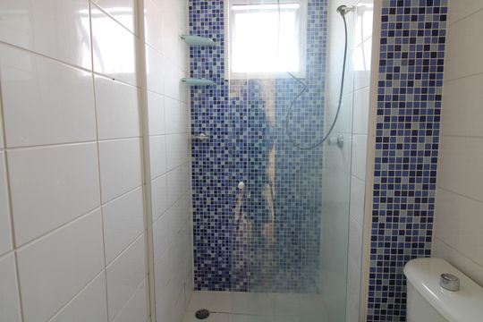 Banheiro de apartamento à venda com 2 quartos, 52m² em Vila Pierina, São Paulo
