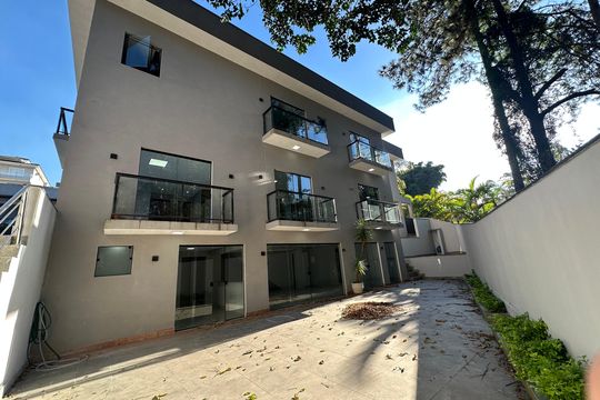 Quintal de casa de condomínio para alugar com 4 quartos, 400m² em Quintas do Ingaí, Barueri