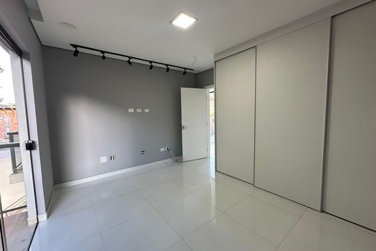 Quarto 2 de casa de condomínio para alugar com 4 quartos, 400m² em Quintas do Ingaí, Barueri