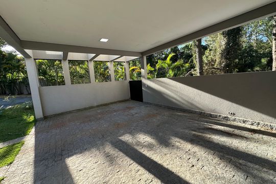 Garagem de casa de condomínio para alugar com 4 quartos, 400m² em Quintas do Ingaí, Barueri