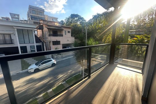 Casa de Condomínio para alugar com 4 quartos, 400m² em Quintas do Ingaí, Barueri