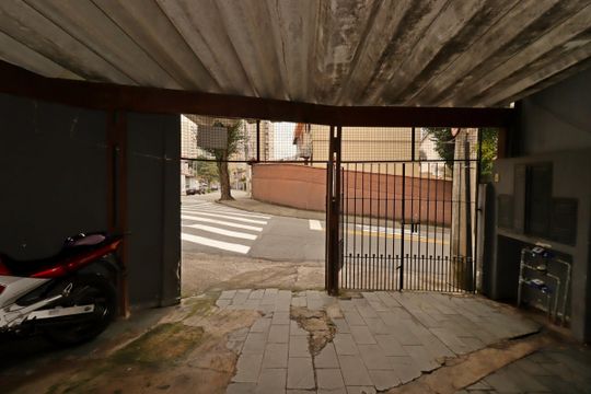 Garagem da Casa 1 de casa à venda com 4 quartos, 200m² em Vila Floresta, Santo André