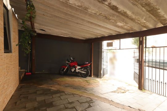 Garagem da Casa 1 de casa à venda com 4 quartos, 200m² em Vila Floresta, Santo André