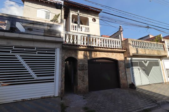 Fachada de casa à venda com 3 quartos, 168m² em Vila Silvestre, Santo André