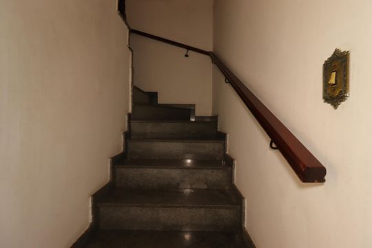 Escada para o piso superior de casa à venda com 3 quartos, 168m² em Vila Silvestre, Santo André
