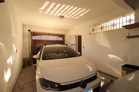 Garagem de casa à venda com 3 quartos, 168m² em Vila Silvestre, Santo André