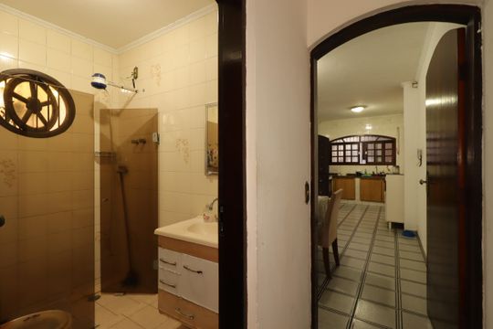 Corredor piso inferior de casa à venda com 3 quartos, 168m² em Vila Silvestre, Santo André