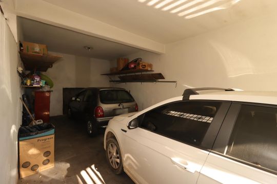 Garagem de casa à venda com 3 quartos, 168m² em Vila Silvestre, Santo André