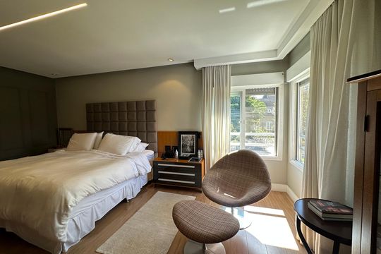 Suíte 2 de casa de condomínio à venda com 6 quartos, 1200m² em Residencial Morada dos Lagos, Barueri