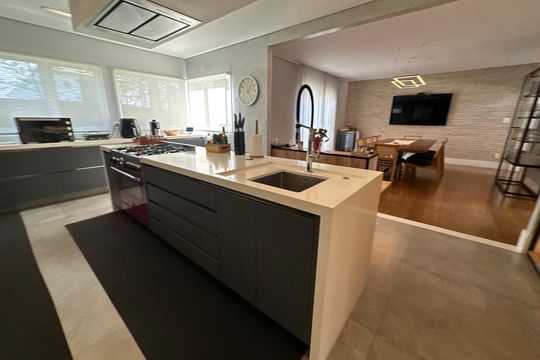 Cozinha de casa de condomínio à venda com 6 quartos, 1200m² em Residencial Morada dos Lagos, Barueri