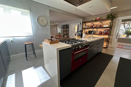 Cozinha de casa de condomínio à venda com 6 quartos, 1200m² em Residencial Morada dos Lagos, Barueri