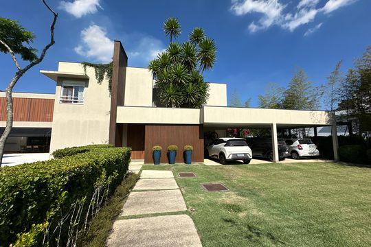 Fachada de casa de condomínio à venda com 6 quartos, 1200m² em Residencial Morada dos Lagos, Barueri