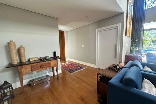 Sala de casa de condomínio à venda com 6 quartos, 1200m² em Residencial Morada dos Lagos, Barueri
