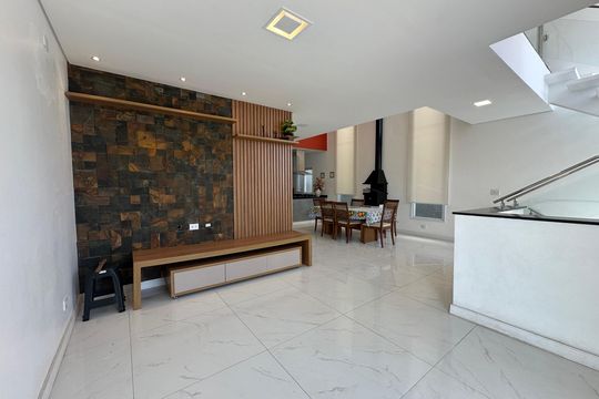 Sala de casa de condomínio à venda com 5 quartos, 252m² em Suru, Barueri